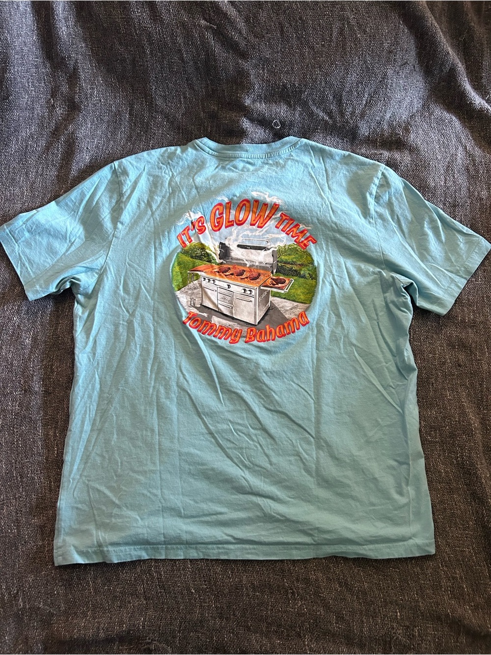Tommy Bahama T-Shirt Mens Size Medium Hawaiian Tropical Its Glow Time Grilling